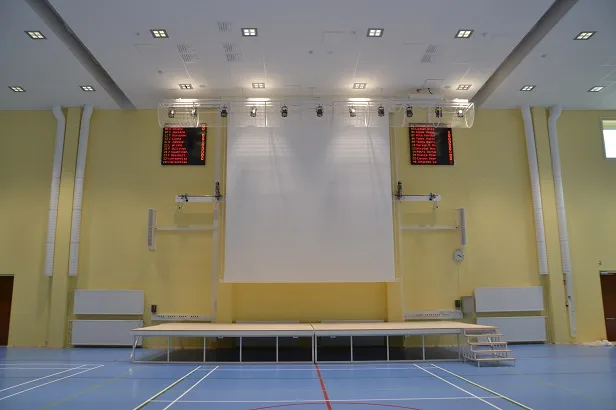 Nayttamo valkokangas ja valaisinansaas